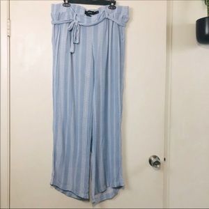 Torrid Blue/White Print Crepe Wide Leg Pants/Trouser-  Size 1X (Torrid Size 1)